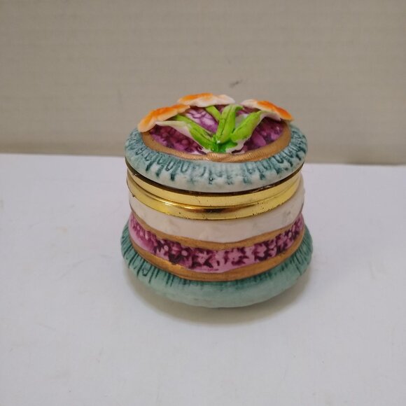 Ceramic Porcelain Trinket Jewelry Box Flower Round Dome Lidded Gold paint around - Picture 3 of 5